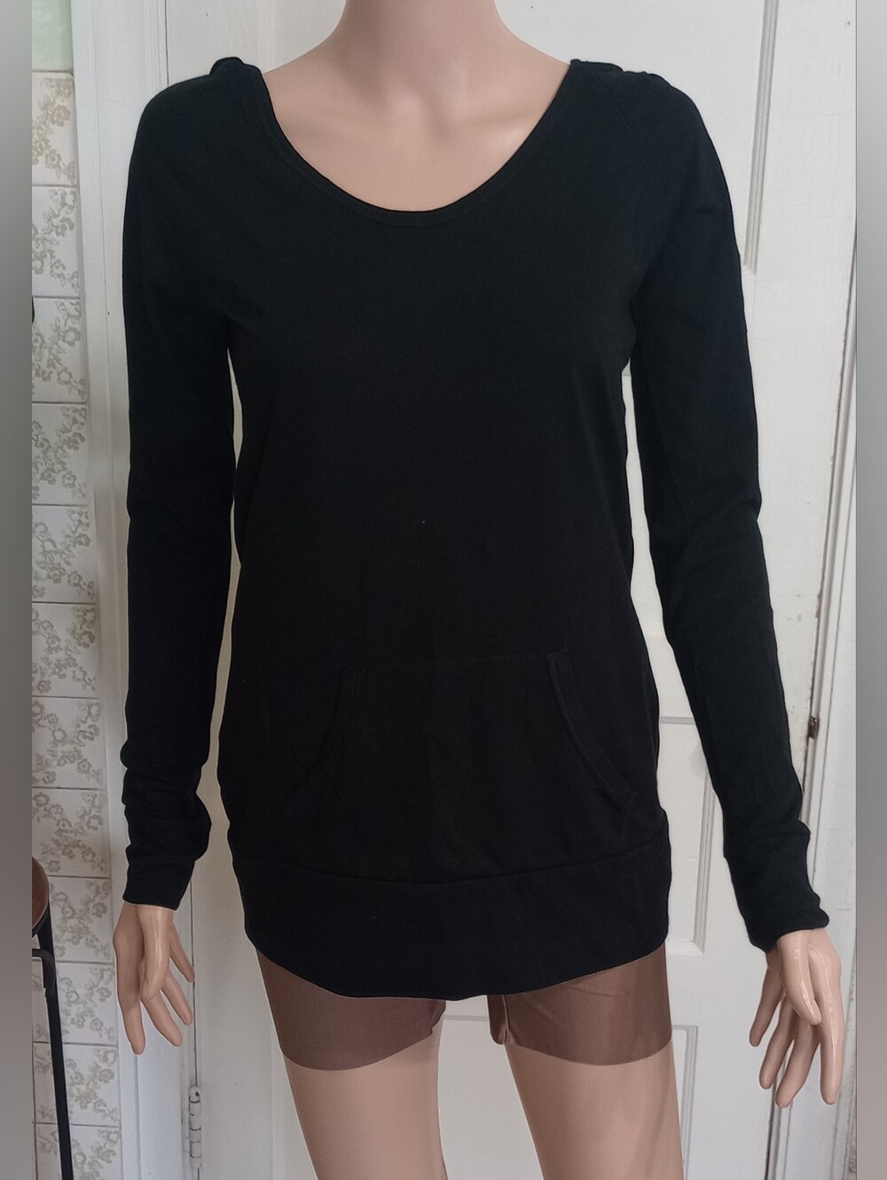 Mossimo Black Lightweight Hooded Tee Long Sleeve Scoop Neck Kangaroo Pocket S